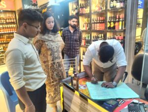 शराब की दुकानों पर ओवररेटिंग एवं अनियमितताओं की शिकायतों पर डीएम का एक्शन |